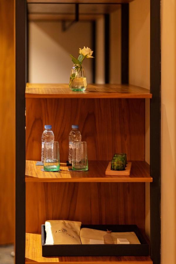 Hotel Jadali&Spa Marrakesh Bagian luar foto Bottled water in a hotel room