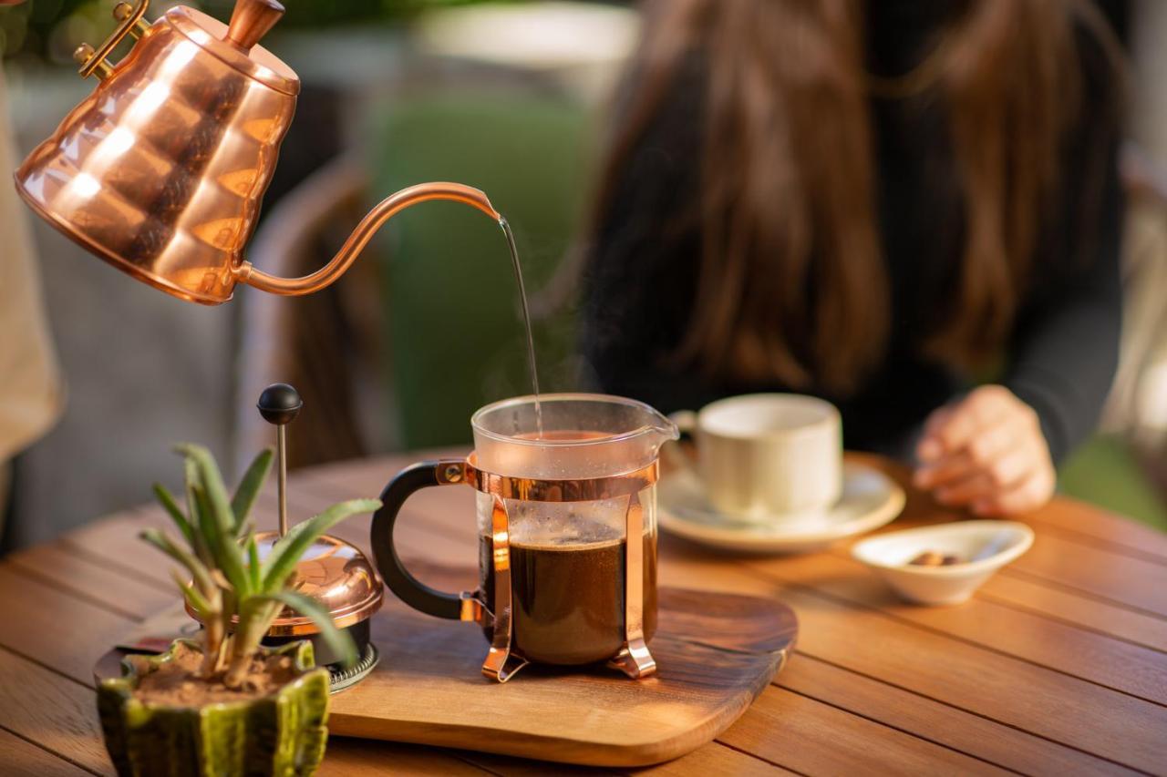 Hotel Jadali&Spa Marrakesh Bagian luar foto A copper kettle and a glass cup